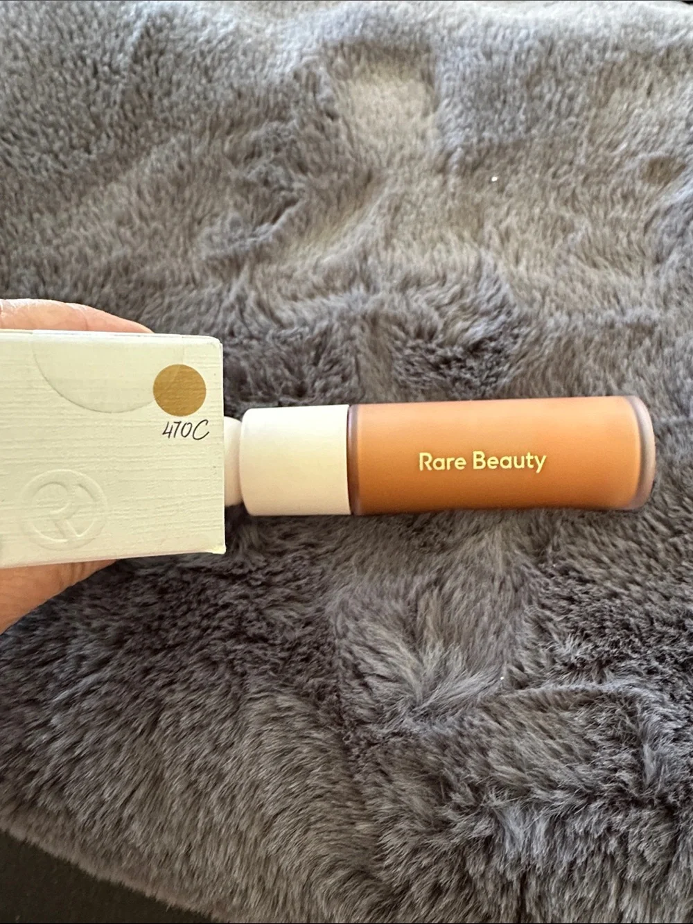 NIB Rare Beauty Liquid Touch Weightless Foundation-470C